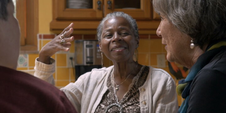 Family ties and healthy aging in Brazil
