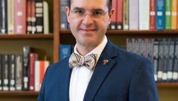 Dr. Antonio Sotomayor